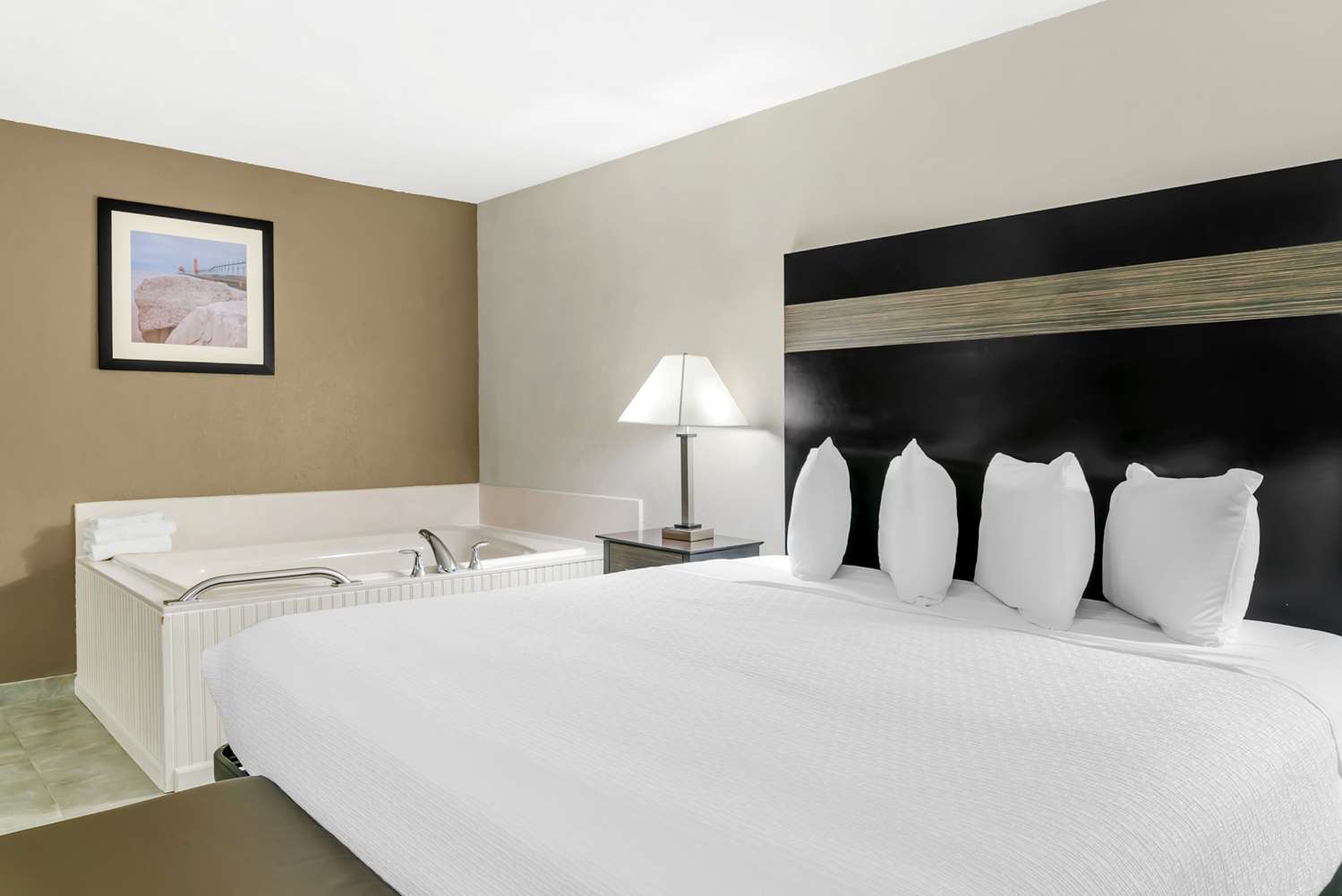 Room, King Bed, Hot Tub