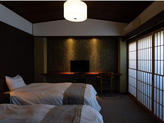 Standard, Twin Beds