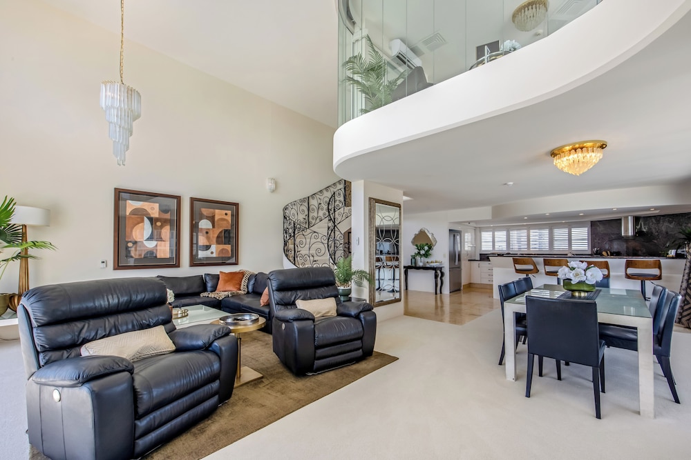 Pacific Plaza Apartments 58/75