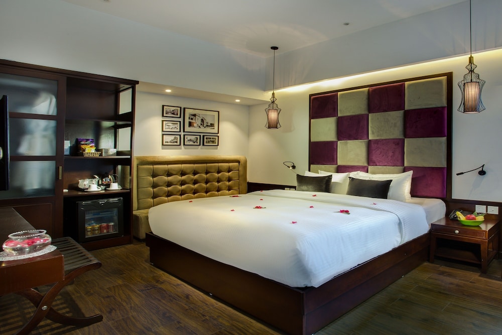 SUPERIOR, DOUBLE OR TWIN BED, NO WINDOW