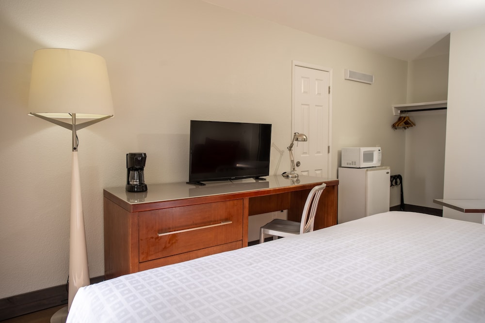 Riverfront Inn Roseburg 38/72