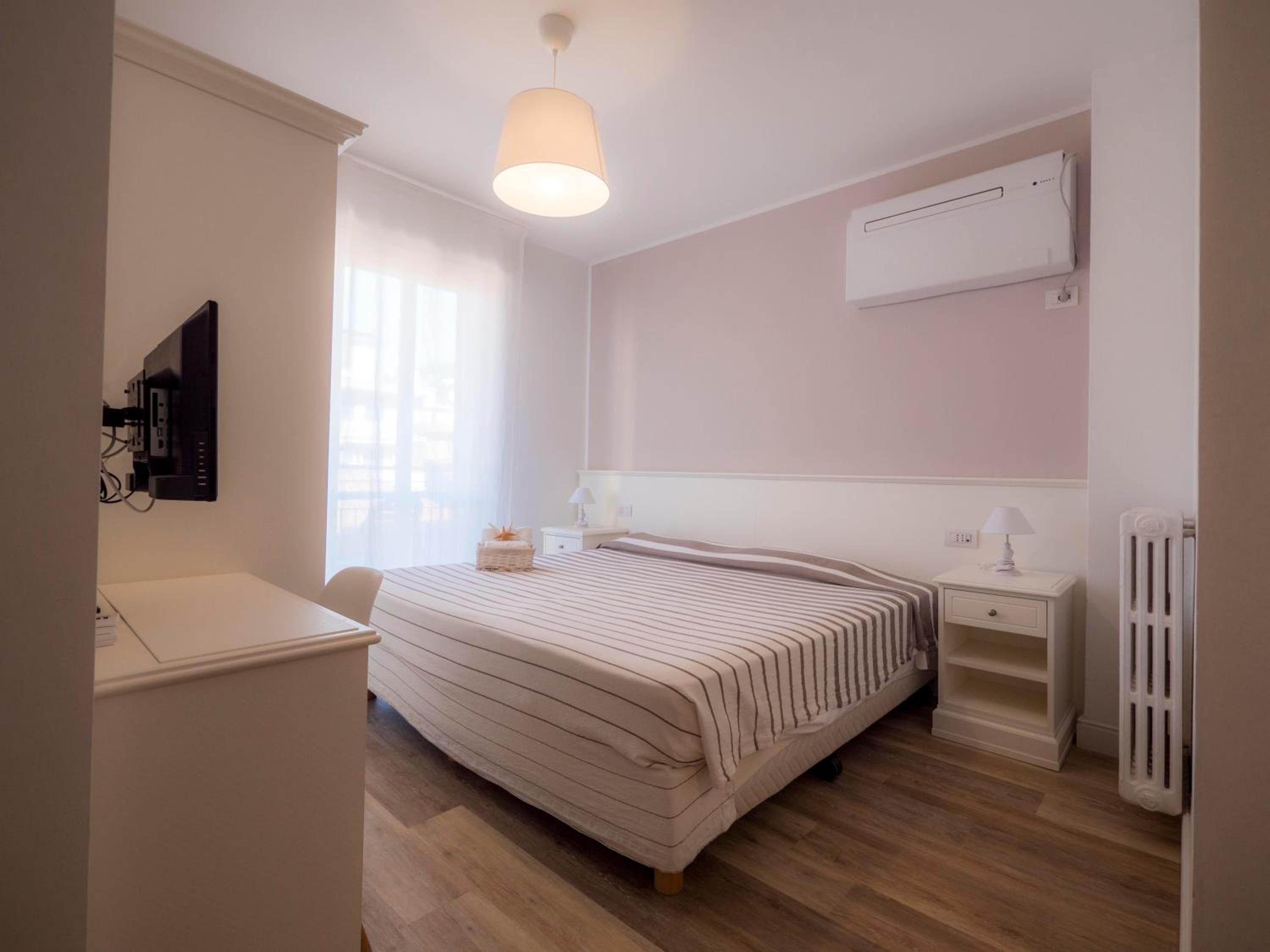Room at Hotel Continental Pietra Ligure, PIETRA LIGURE