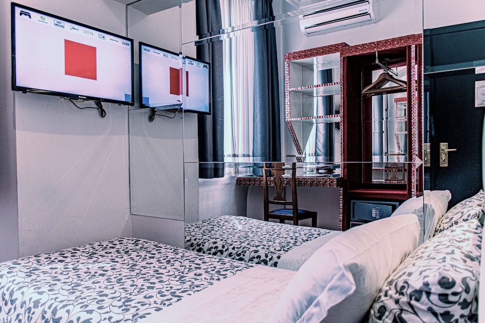 ROOM, SINGLE