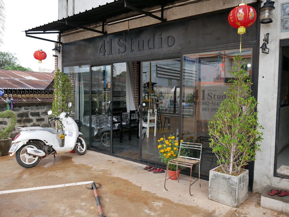 41 Studio - Adults Only 29/33