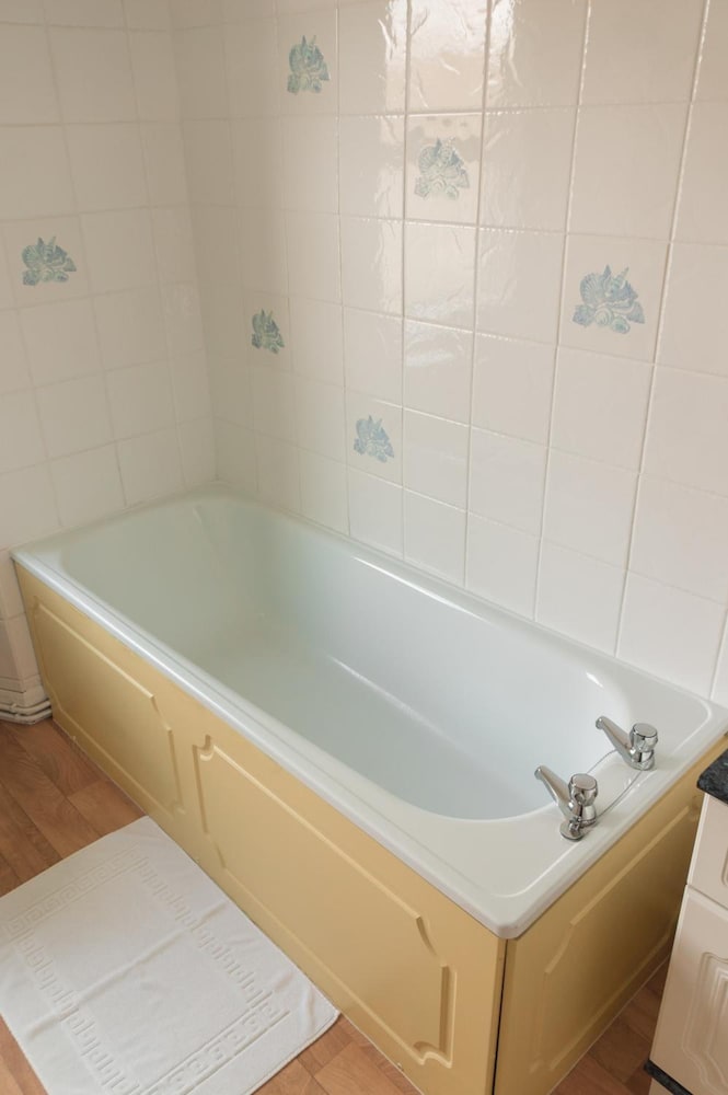 Strathallan Guest House 50/50