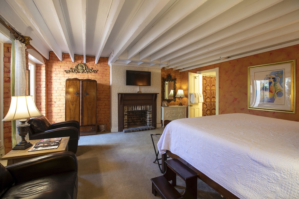 Foley House Inn 33/75