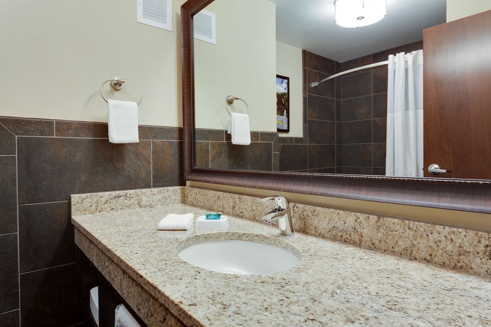 غرفة ديلوكس بسرير كينج، Drury Inn & Suites Dallas Frisco 2/2