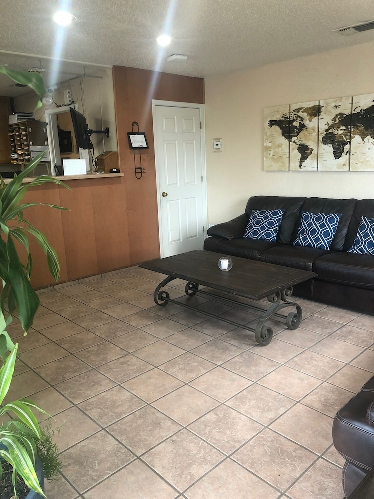 Hallmark Inn and Suites 15/22