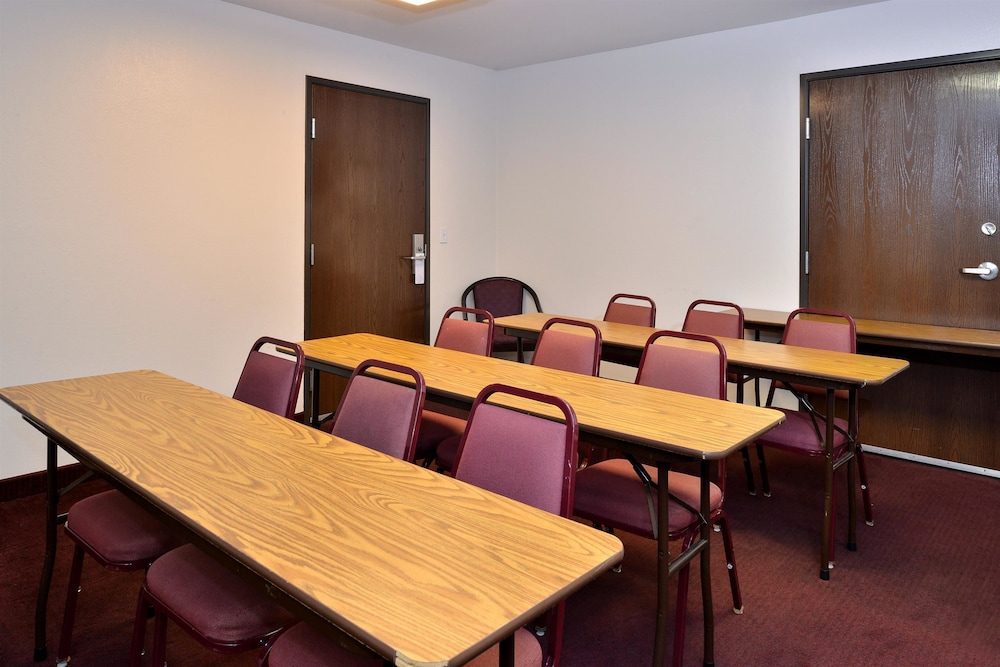 Americas Best Value Inn Somerville, TX 40/52