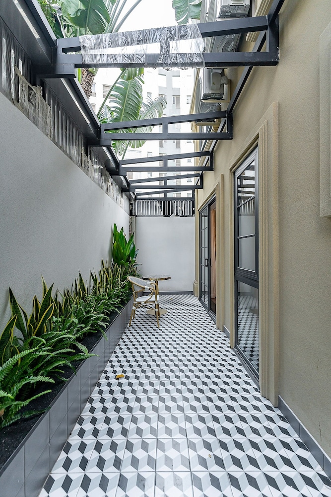 Golden Sun Apartment & Hotel 7/50