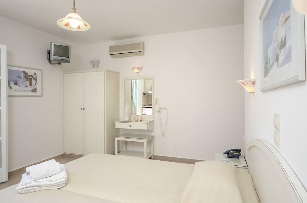 Spiros Hotel 13/83