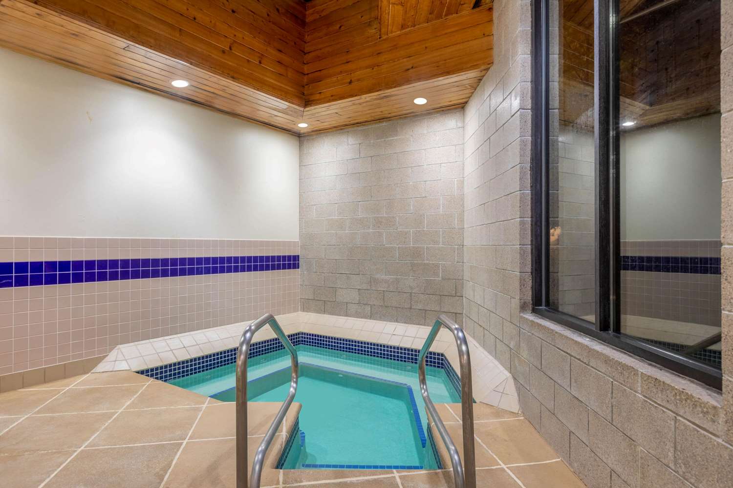 Days Inn by Wyndham Eagan Minnesota Near Mall of America 7/26