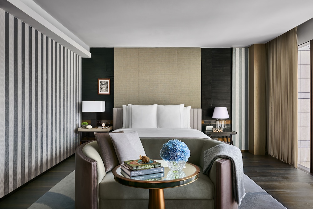 Rosewood Bangkok 38/84