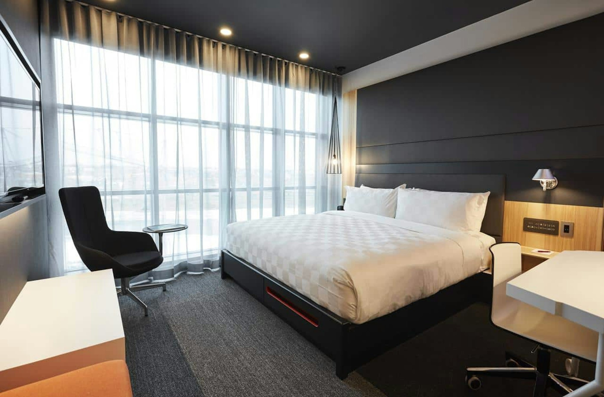 ROOM, KING BED, CORNER