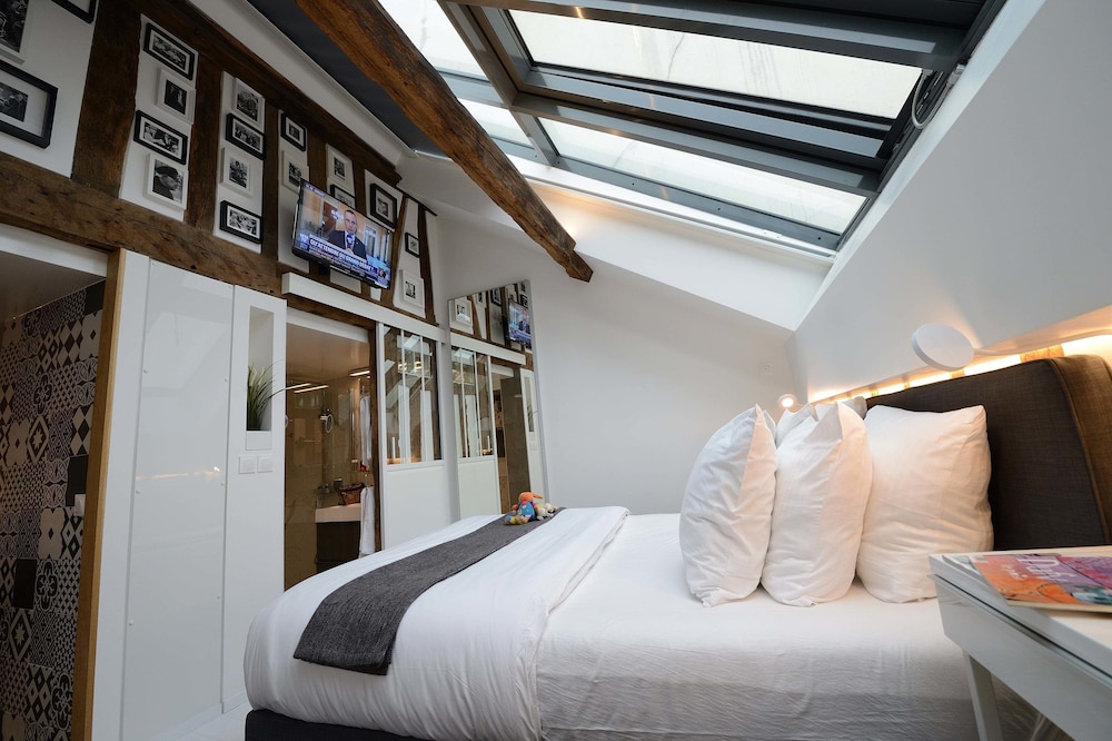 Under the Star, Apartment, Double Bed, 2 Sofa، Les Patios Du Marais 3/6