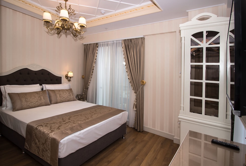 ISTANBUL TOWN HOTEL 15/62