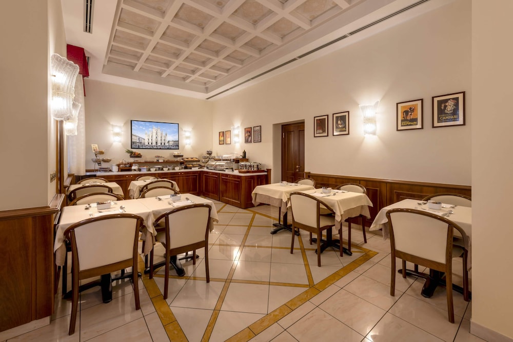 Lancaster Hotel 58/72