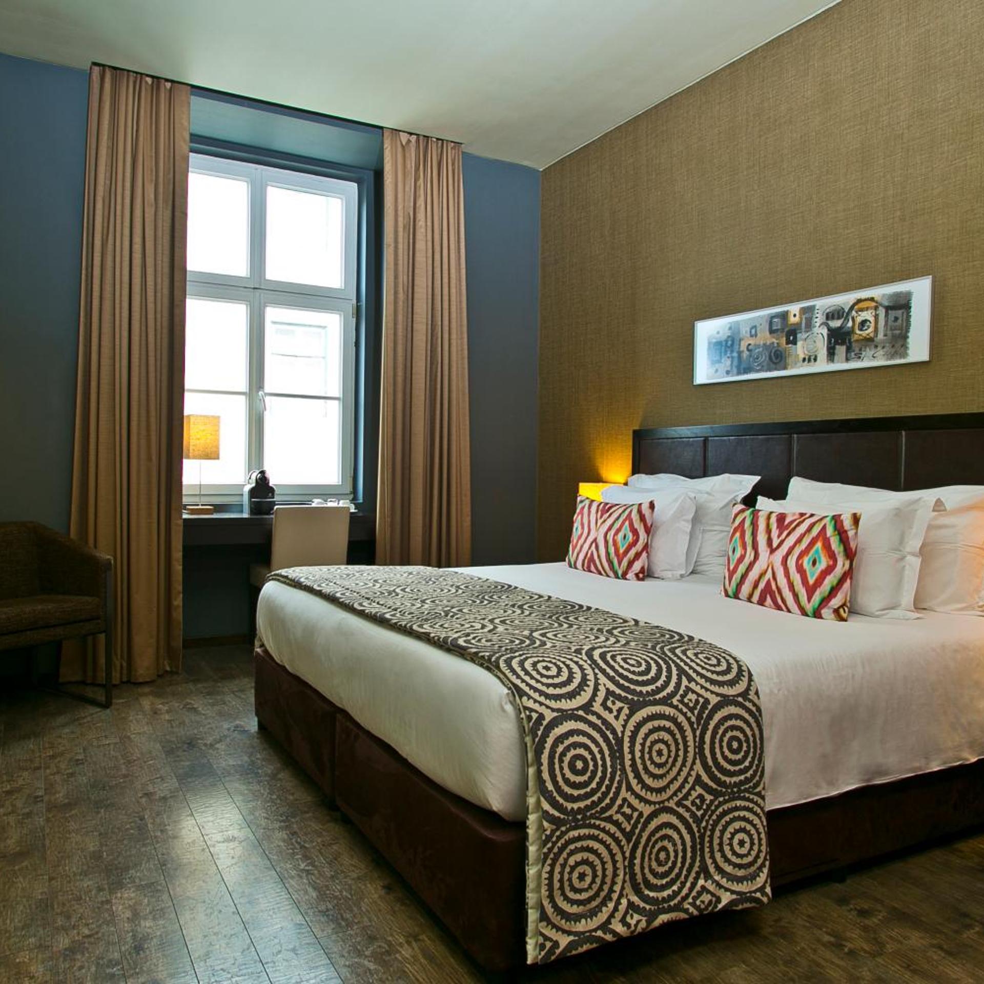 Standard, Double Bed, Street View، Internacional Design Hotel 3/9