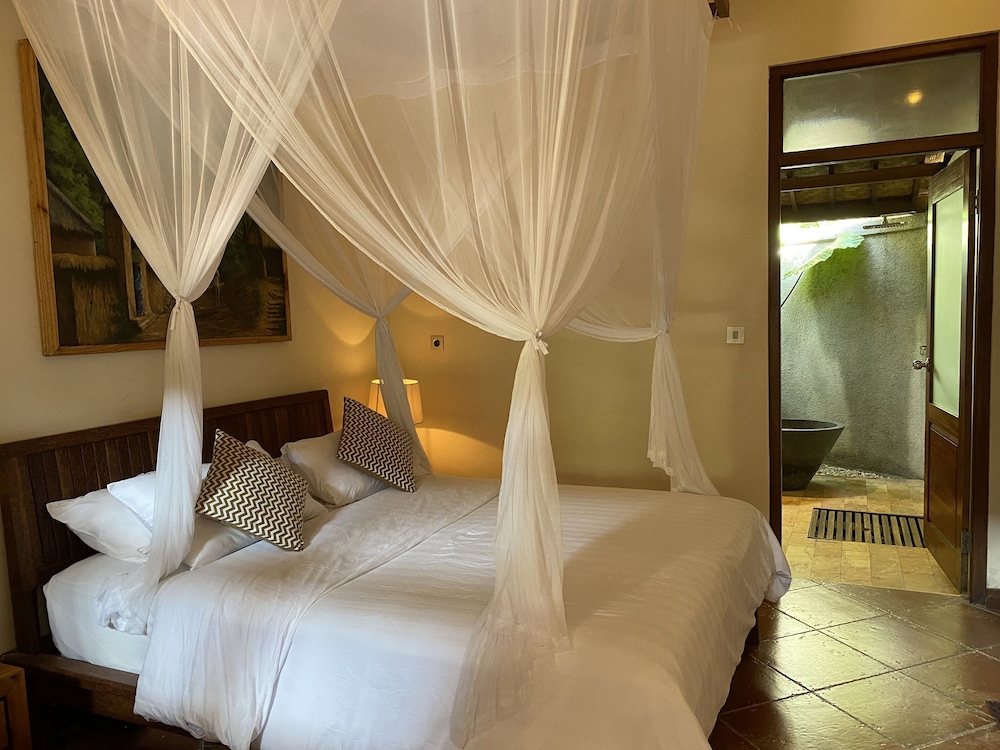ROOM, DOUBLE BED, POOL VIEW