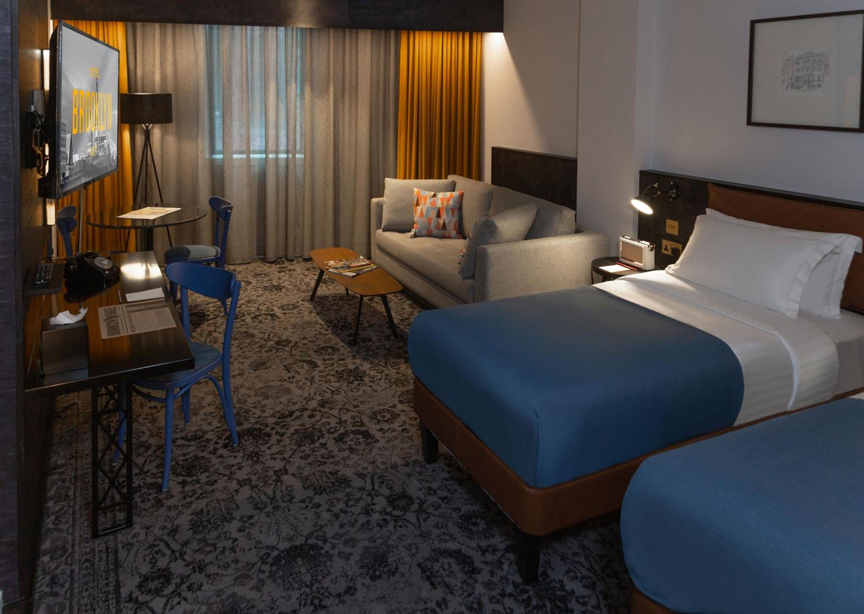 غرفة بسرير كينج مع أريكة، voco Manchester - City Centre, an IHG Hotel 3/8