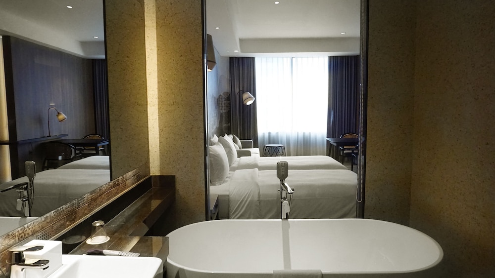 Mercure Jakarta Gatot Subroto 76/78