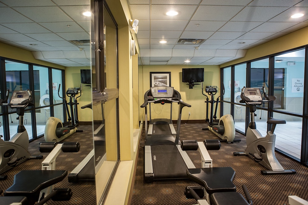 Holiday Inn Express Hotel Suites Canton 33/62
