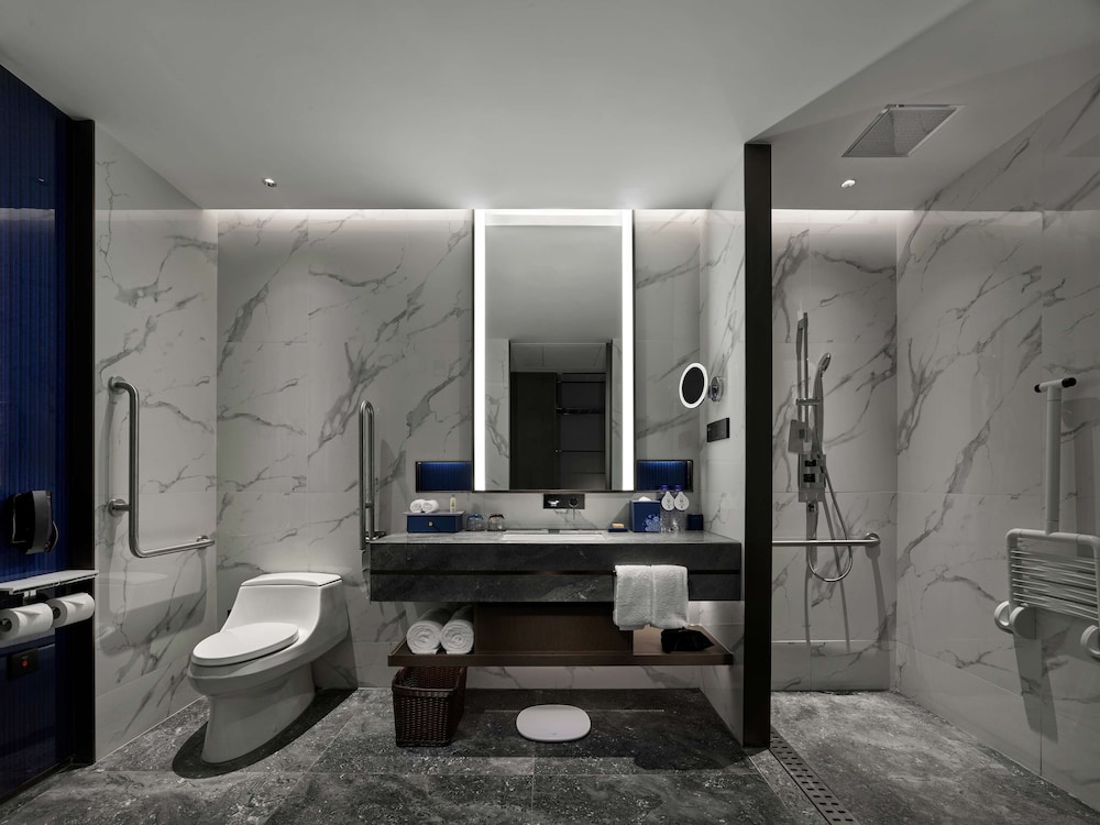 DoubleTree by Hilton Qidong 12/61