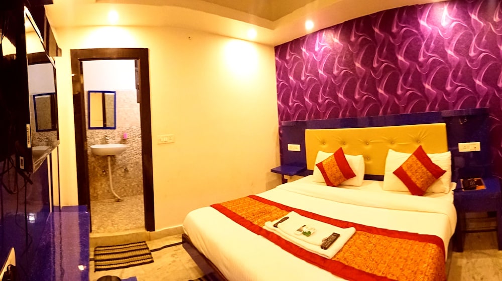 Hotel Noida International 6/50