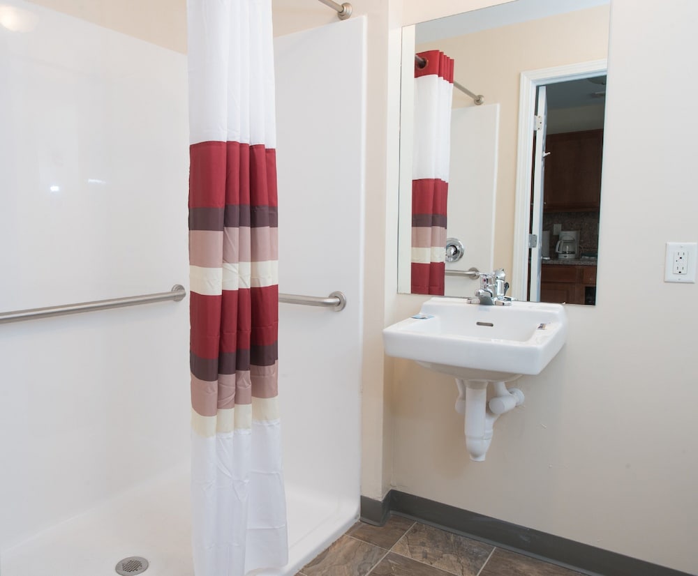 Red Roof Inn And Suites Dickinson 22/39