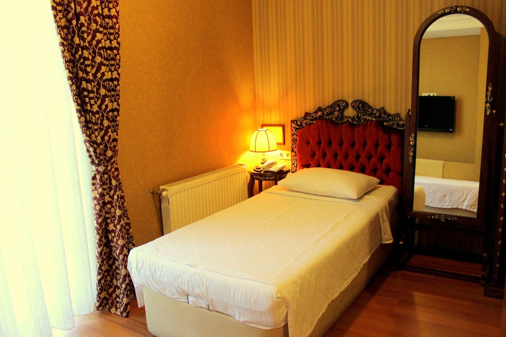 Hotel Santa Hill 10/30