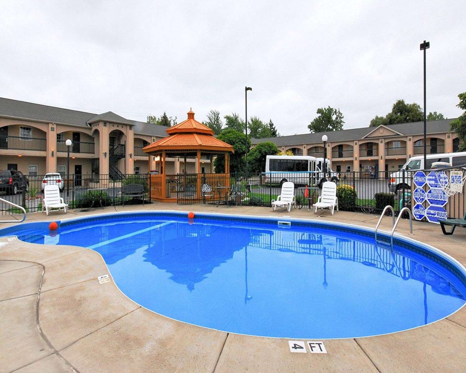 Econo Lodge At The Falls North 41/42