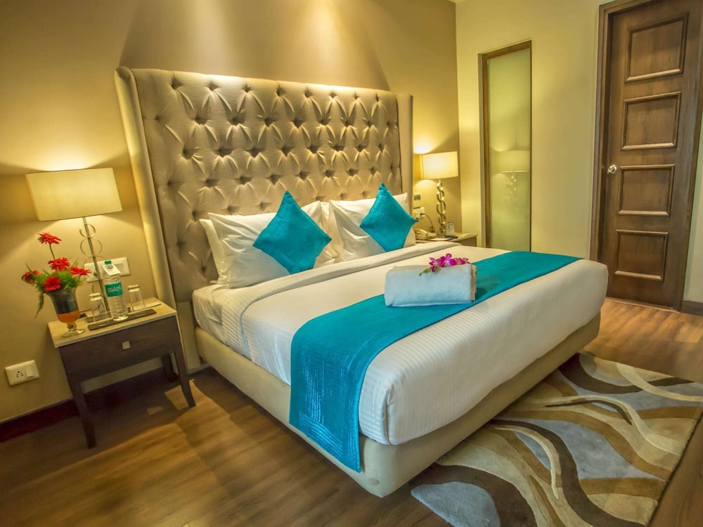 Sarovar Portico 16/50