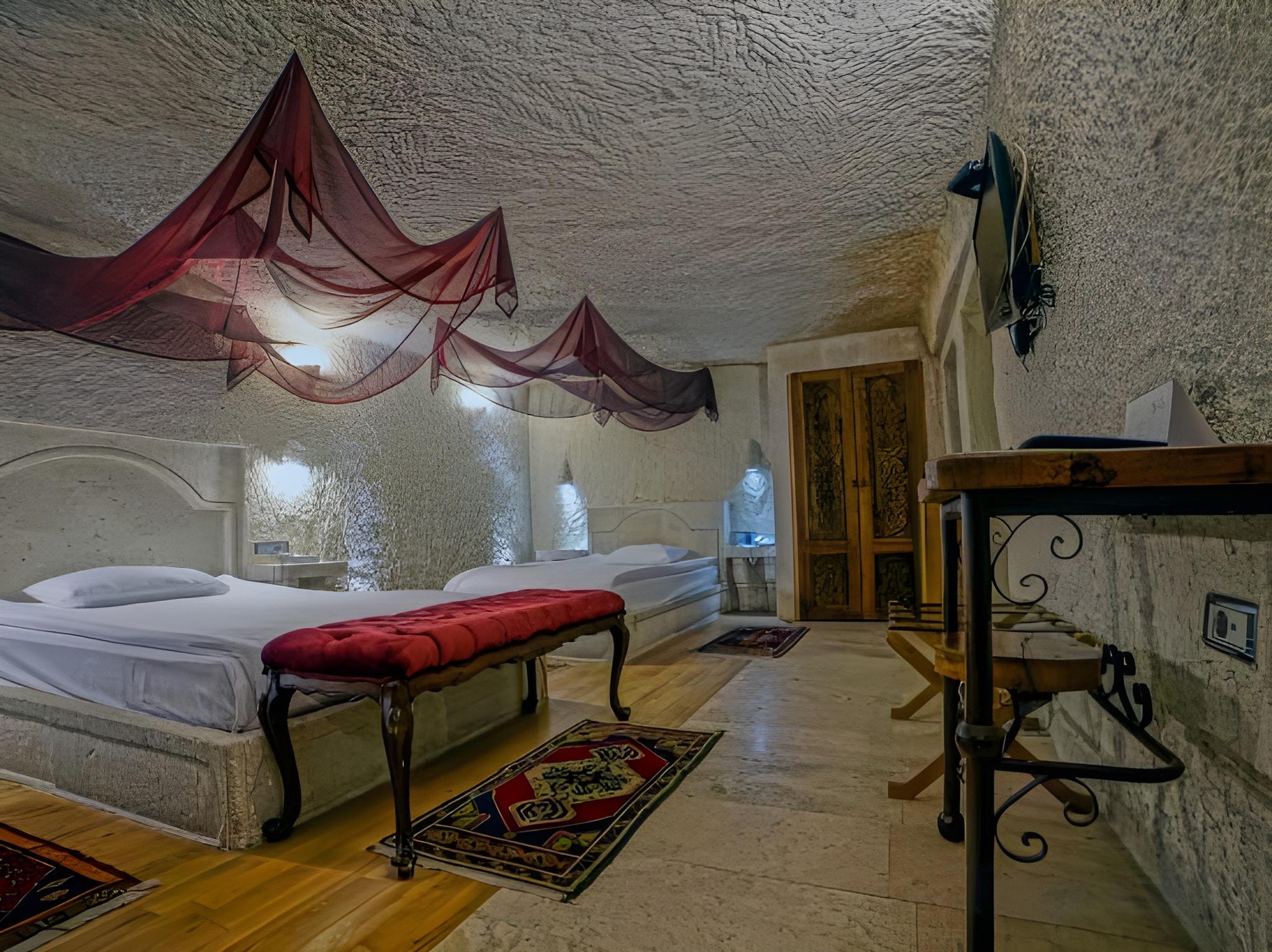 Cave, Suite, King Bed