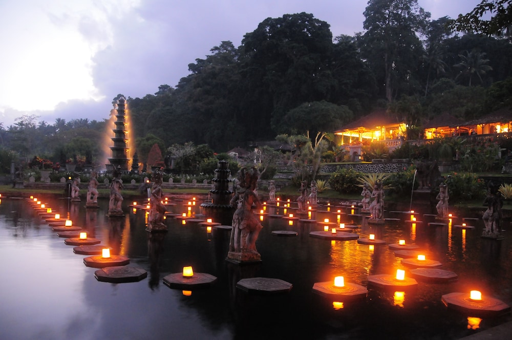 Tirta Ayu Hotel Restaurant 42/50