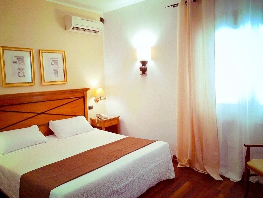 Florio Opera Hotel 13/65