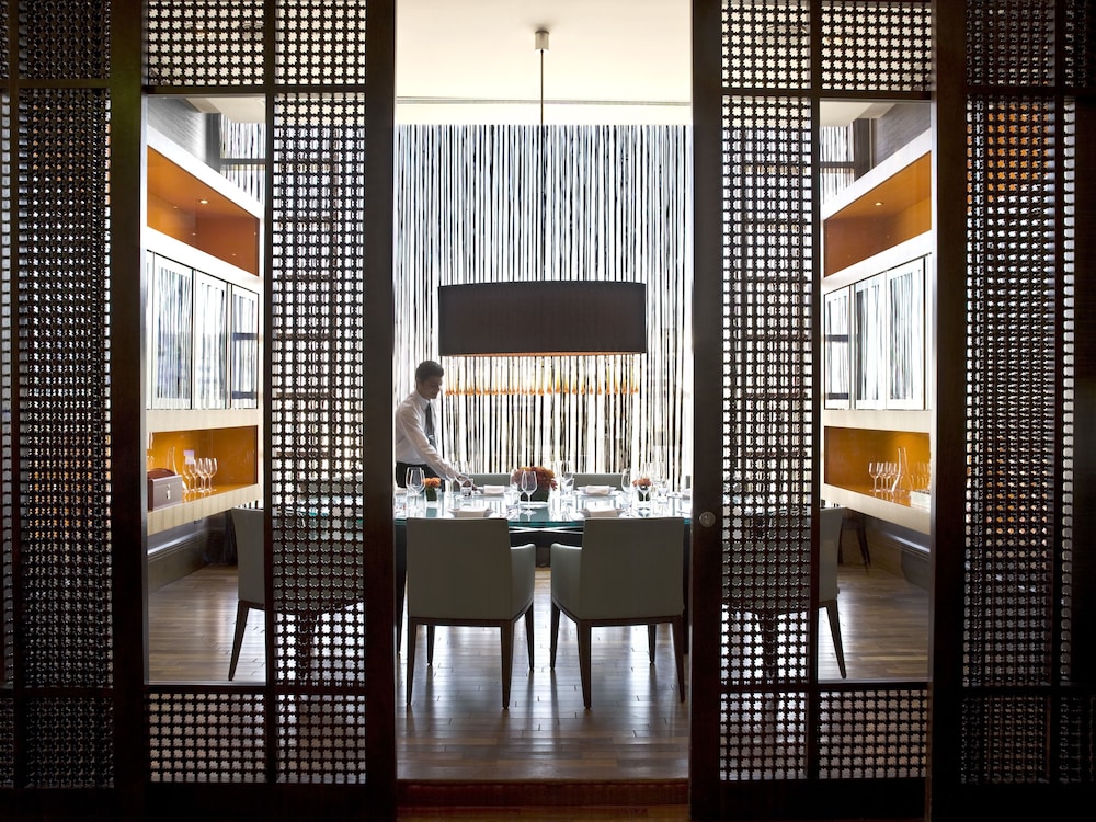 Grand Hyatt 60/76