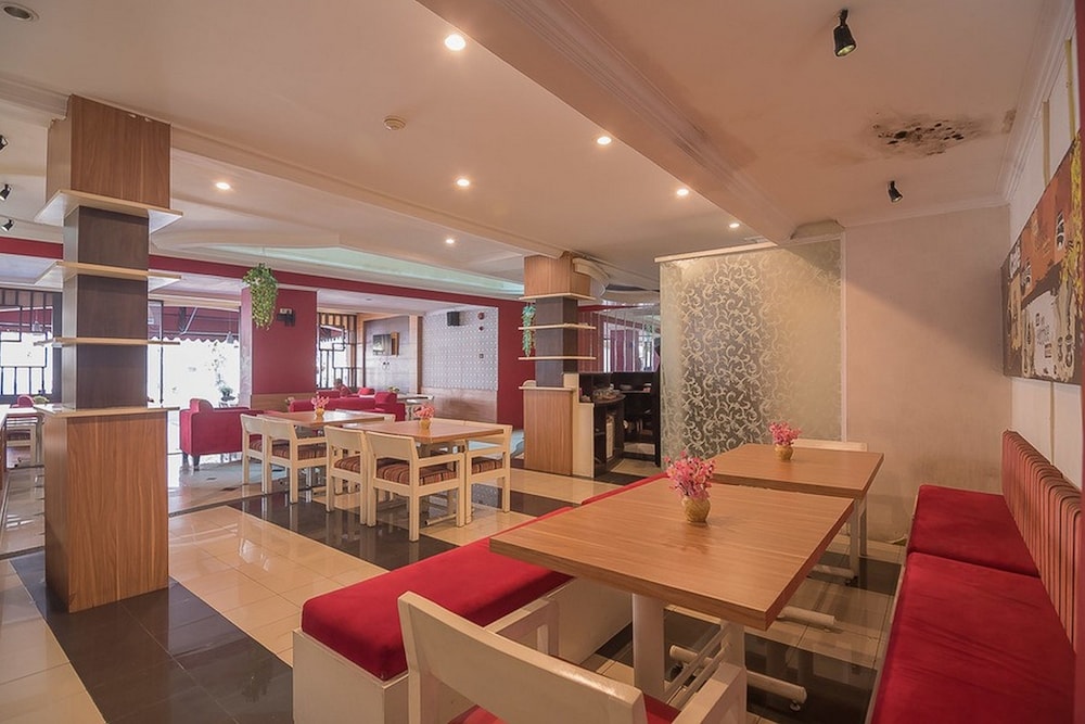 RedDoorz near Setrasari Mall 2 28/31