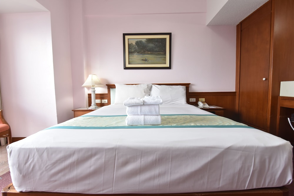 Asian Hotel Hatyai 44/72