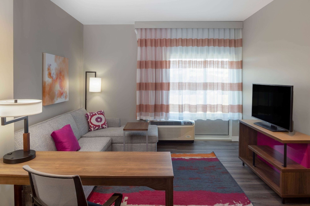 La Quinta Inn & Suites by Wyndham Greensboro Arpt High Point 38/52