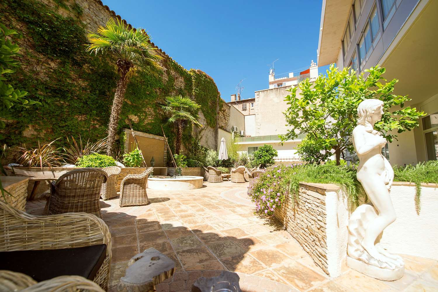 Best Western Premier Patio Des Artistes 14/15