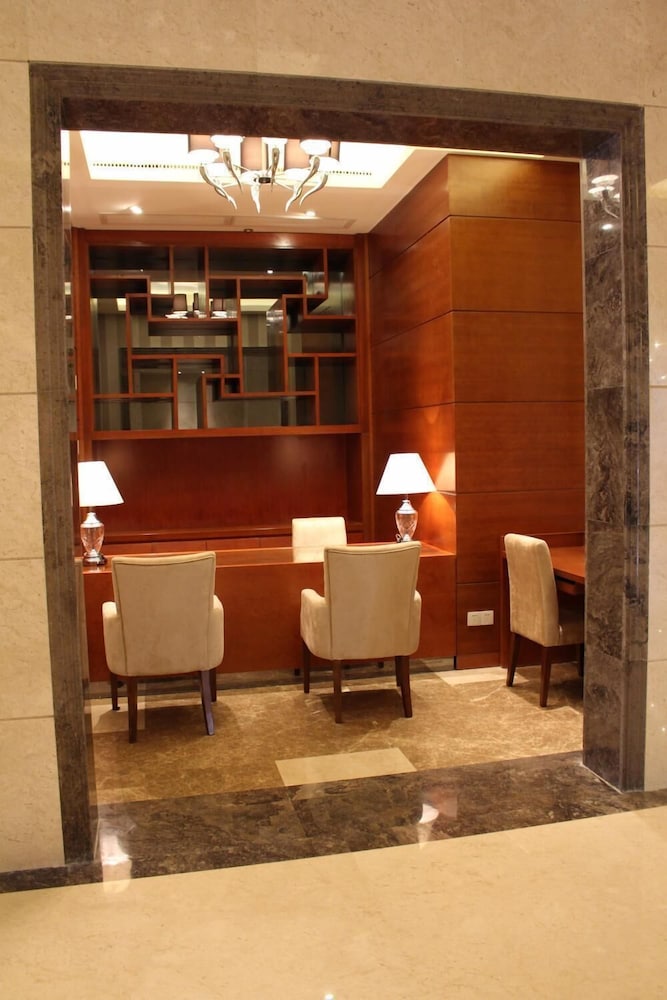 Leeden Jingxi Hotel 6/28