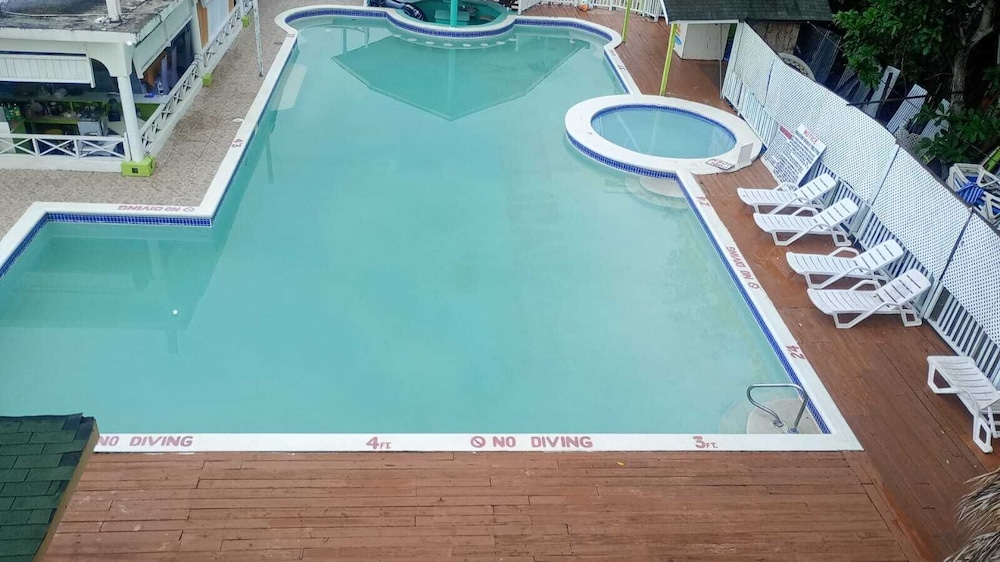 Fun Holiday Beach Resort 40/73