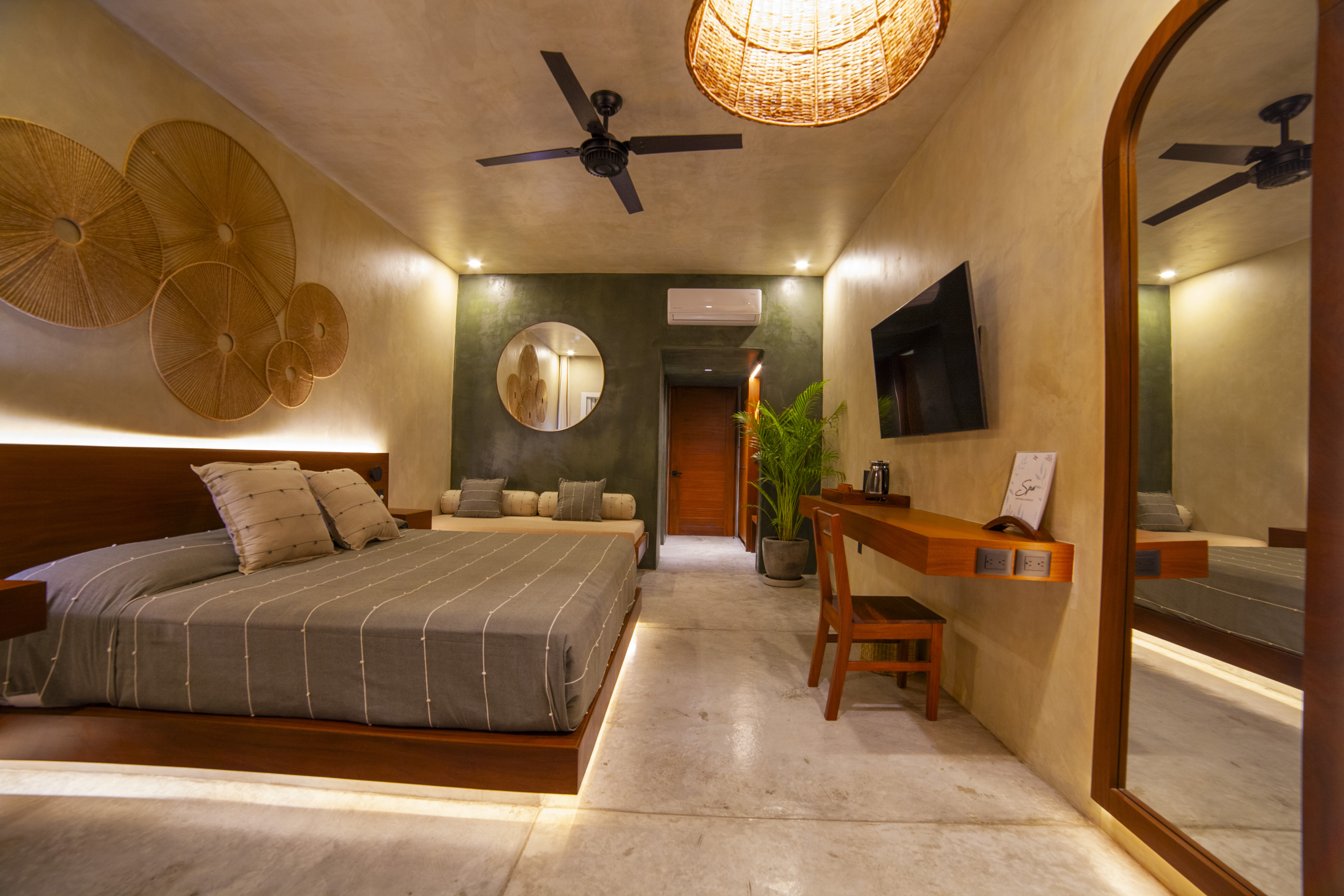 Room, King Bed