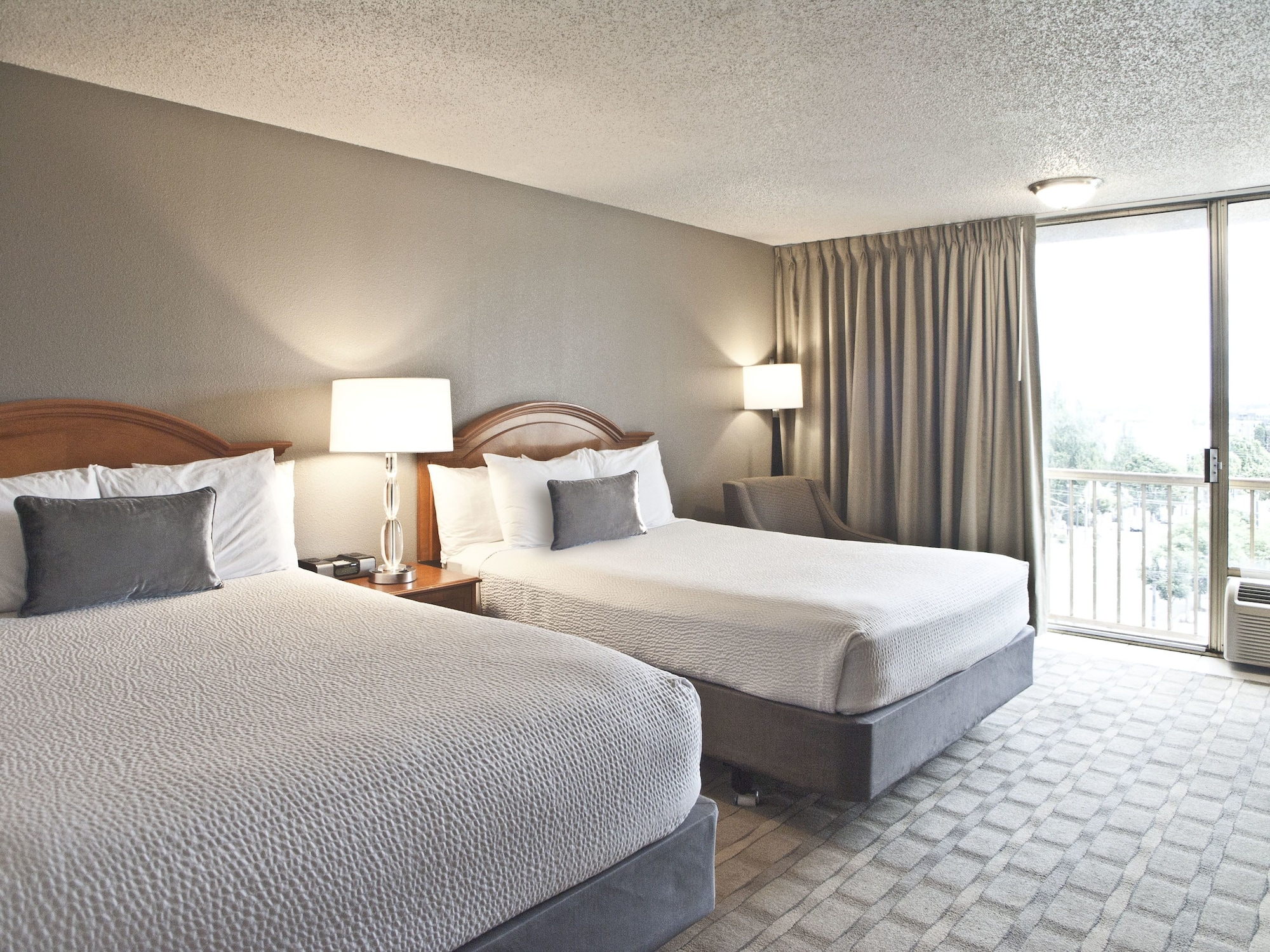 STANDARD, 2 QUEEN BEDS