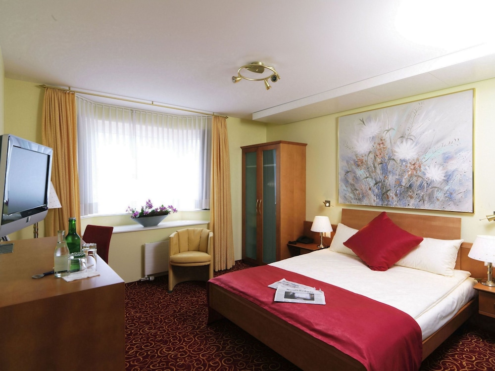 Gaia Hotel 24/75