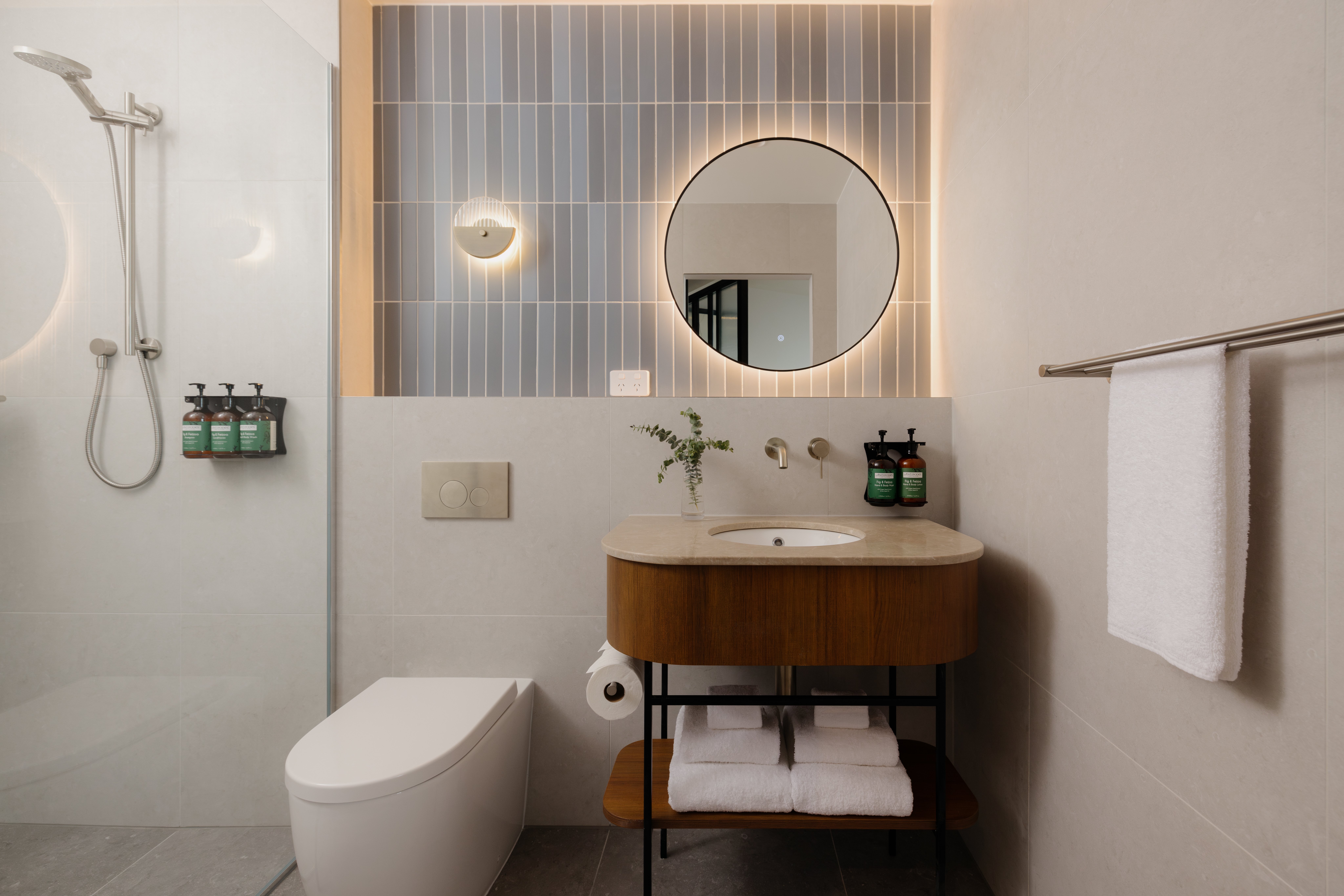 Premium, King Bed, Crowne Plaza Adelaide Mawson Lakes 6/8