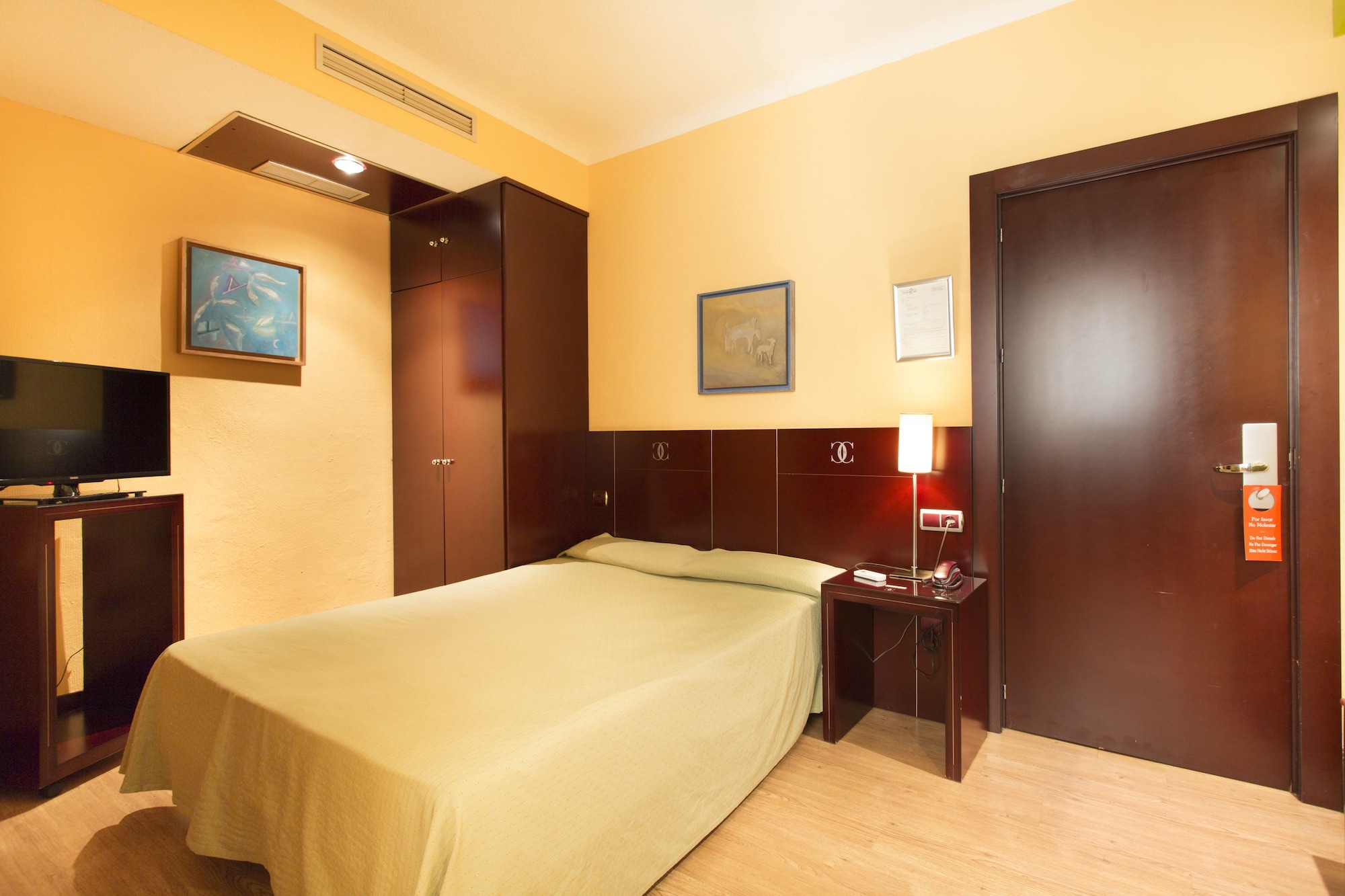 ROOM, SINGLE