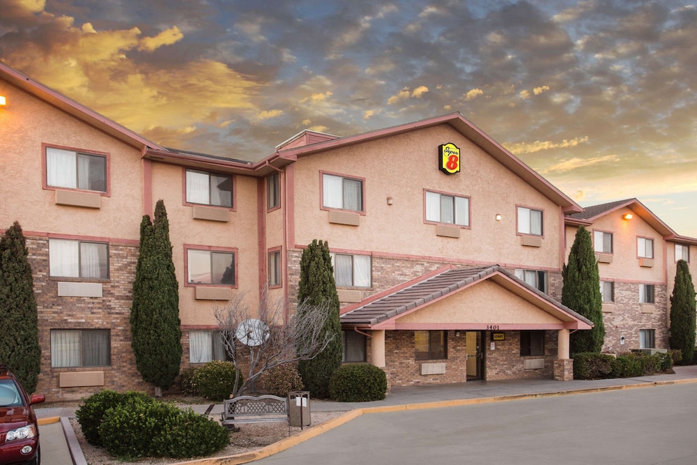 スーパー8 バイ ウィンダム キングマン 写真1