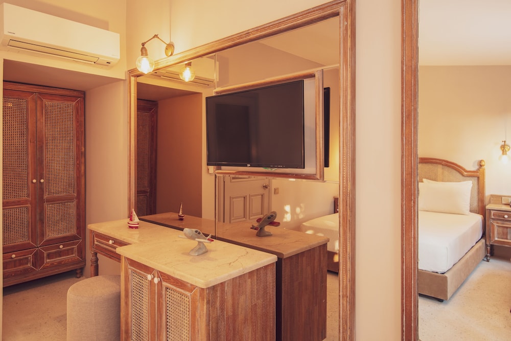 Alize Hotel 83/83