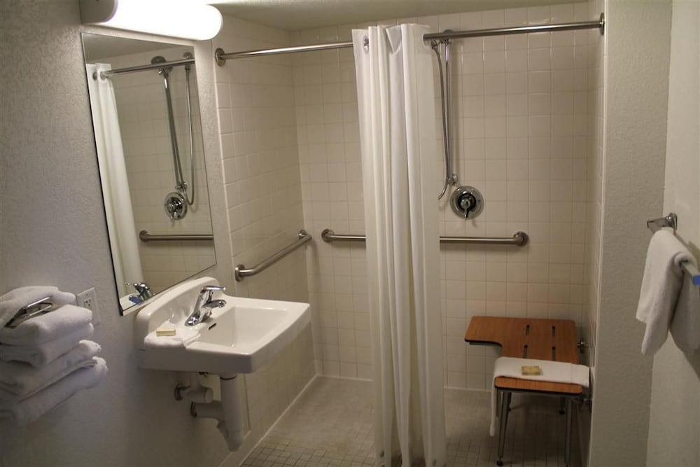 Somatel Nashville Airport Hotel 45/49